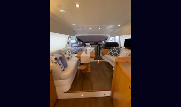 Capa Ferretti 530 2012 seminova A venda www.mareconsult.com (6)