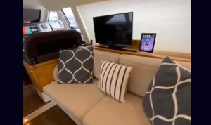 Capa Ferretti 530 2012 seminova A venda www.mareconsult.com (8)