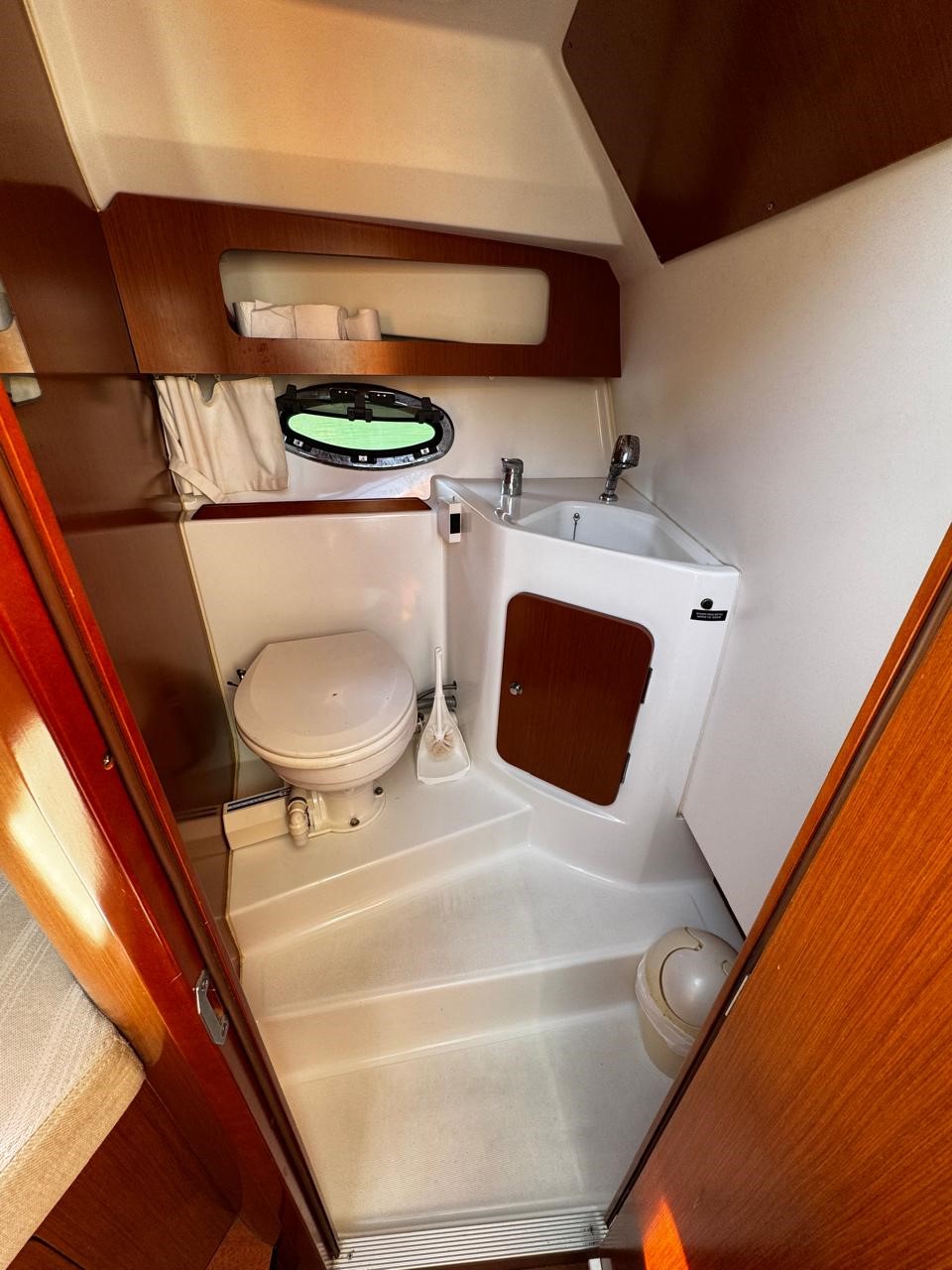 Beneteau Antares 8.8 www.mareconsult.com.br (10)