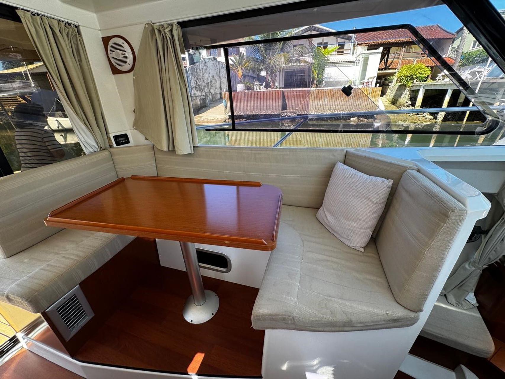 Beneteau Antares 8.8 www.mareconsult.com.br (17)