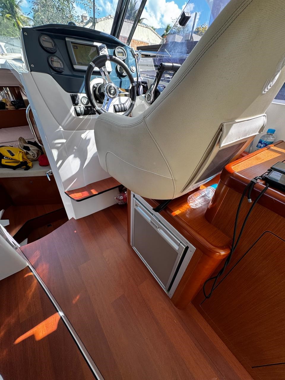 Beneteau Antares 8.8 www.mareconsult.com.br (18)