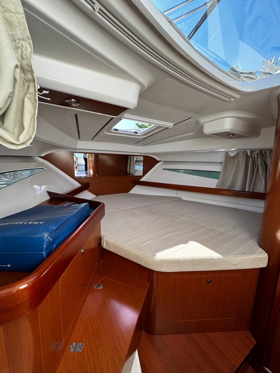 Beneteau Antares 8.8 www.mareconsult.com.br (9)