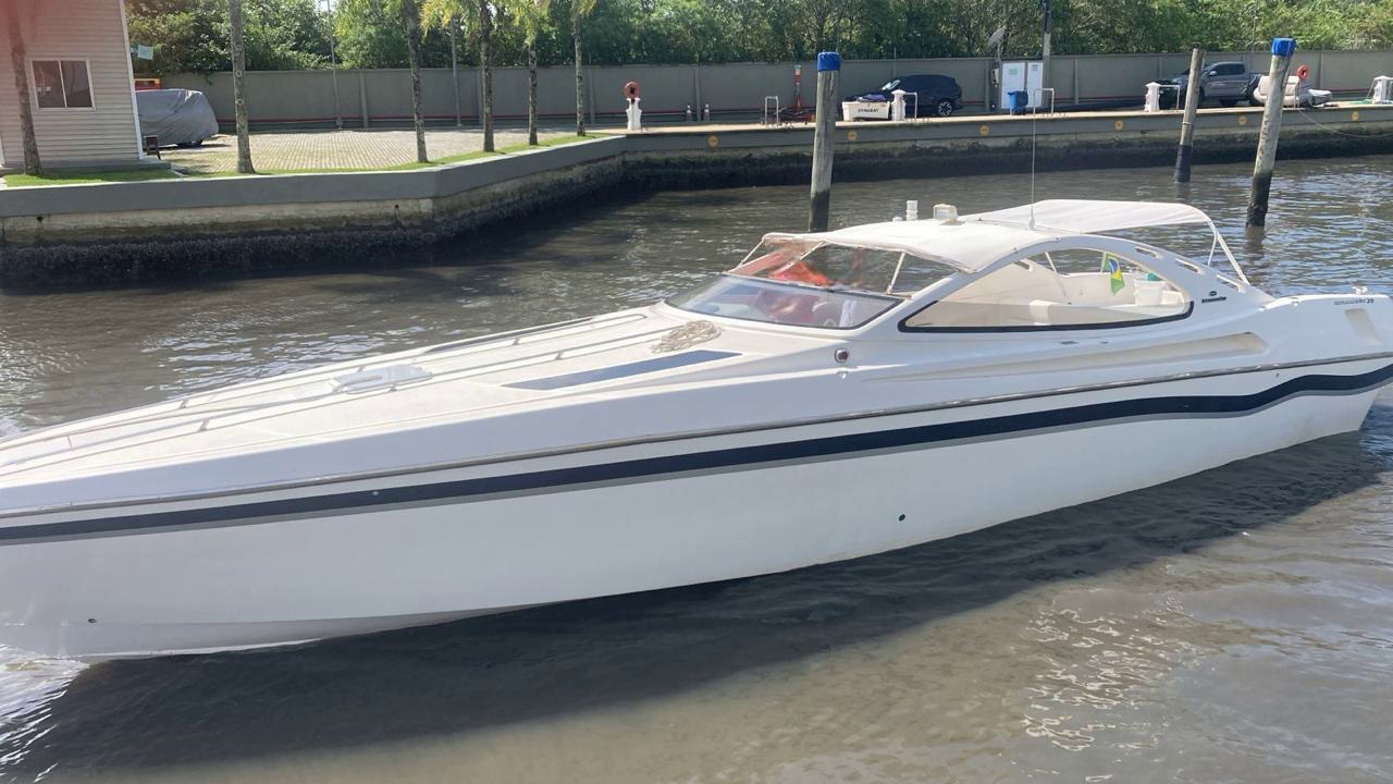 Intermarine Excalibur 39 2004 www.mareconsult.com.br (1)