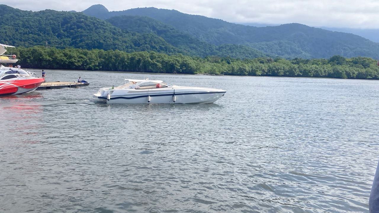 Intermarine Excalibur 39 2004 www.mareconsult.com.br (2)