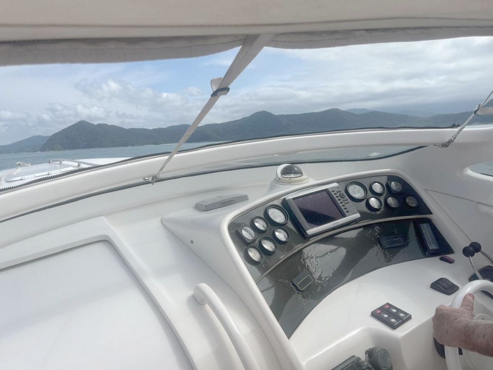 Intermarine Excalibur 39 2004 www.mareconsult.com.br (22)