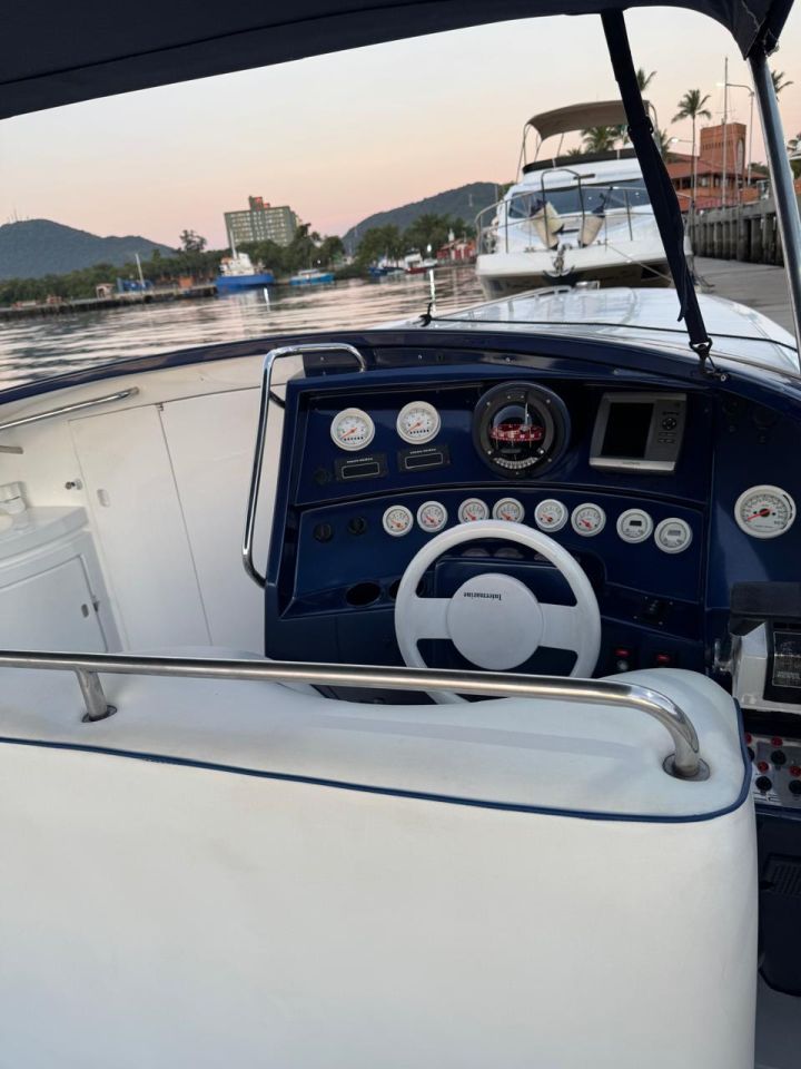 Intermarine Scarab 38 1993 www.mareconsult.com.br (14)