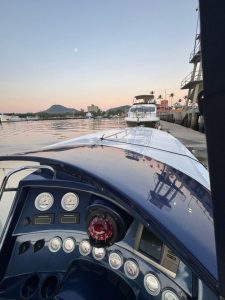 Intermarine Scarab 38 1993 www.mareconsult.com.br (17)