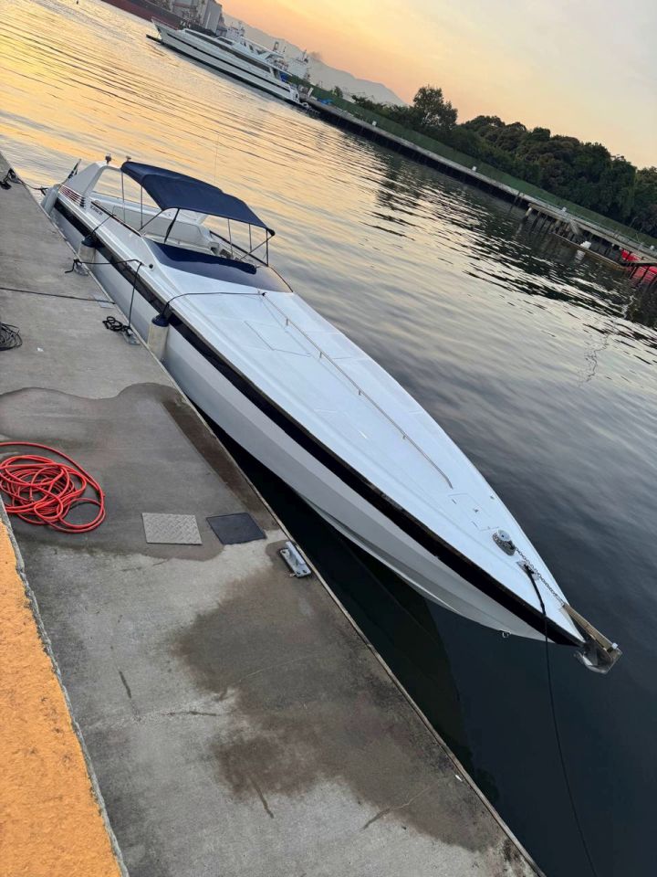 Intermarine Scarab 38 1993 www.mareconsult.com.br (9)