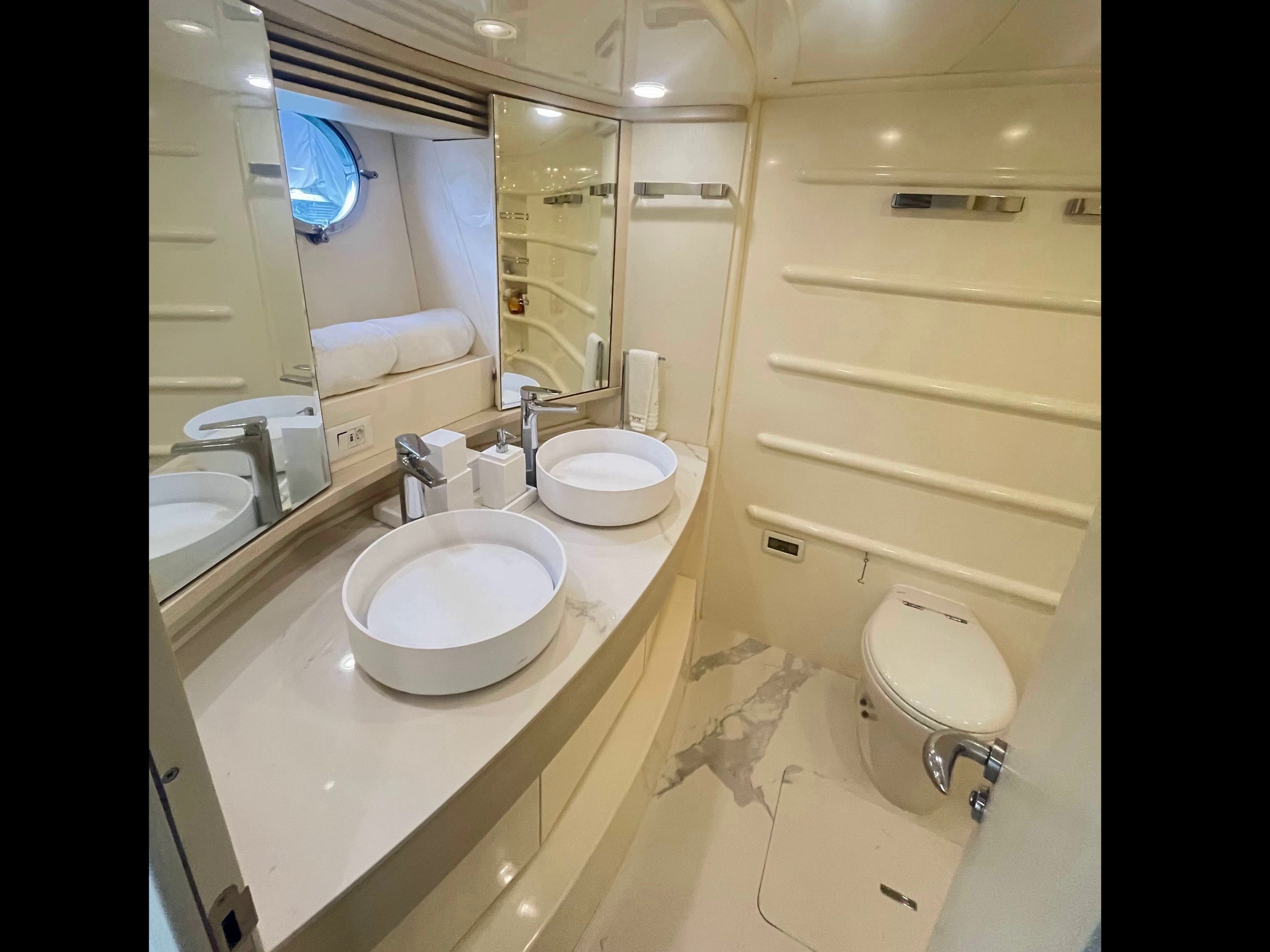 Intermarine 760 Full 2006 www.mareconsult.com.br (33)