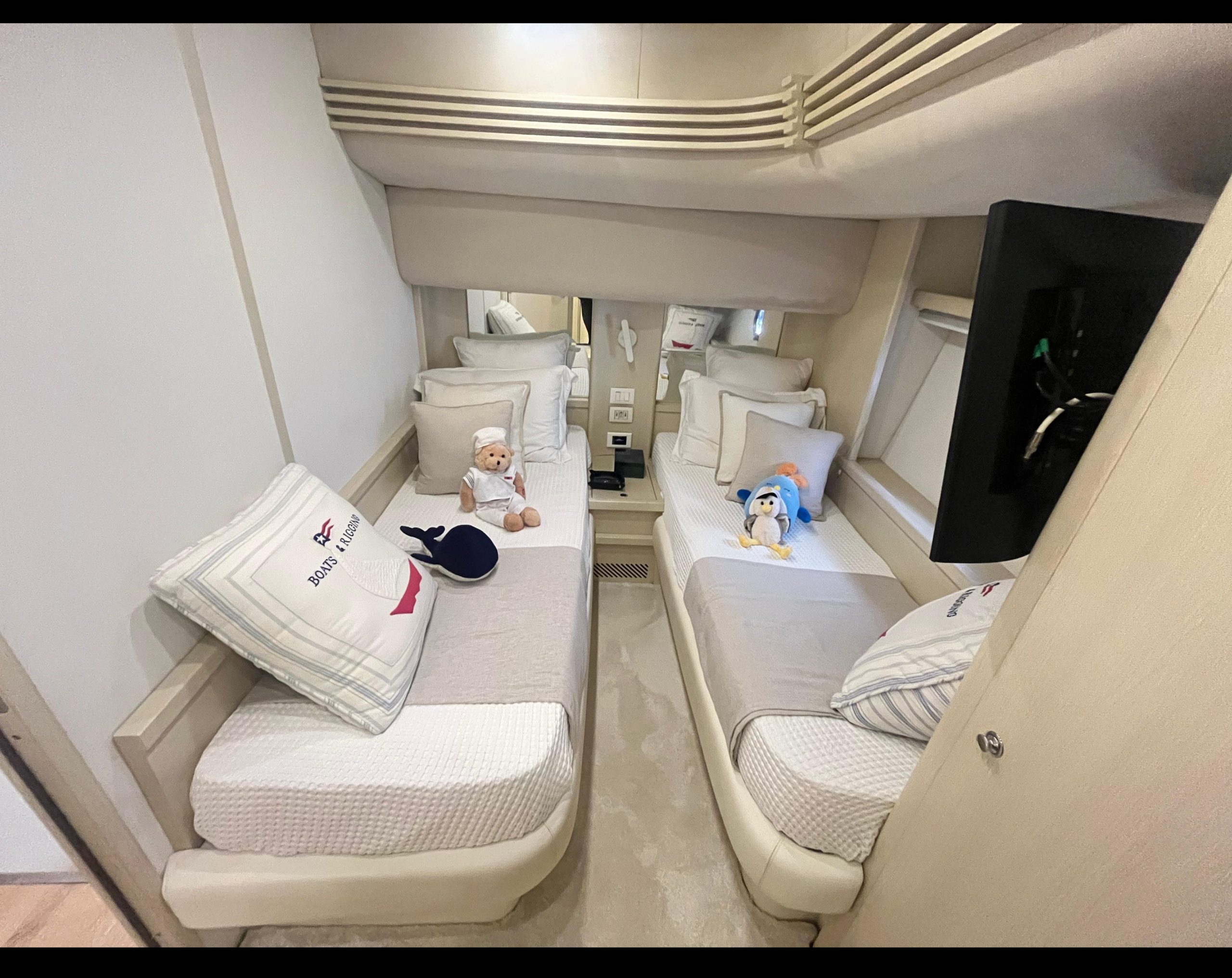 Intermarine 760 Full 2006 www.mareconsult.com.br (34)