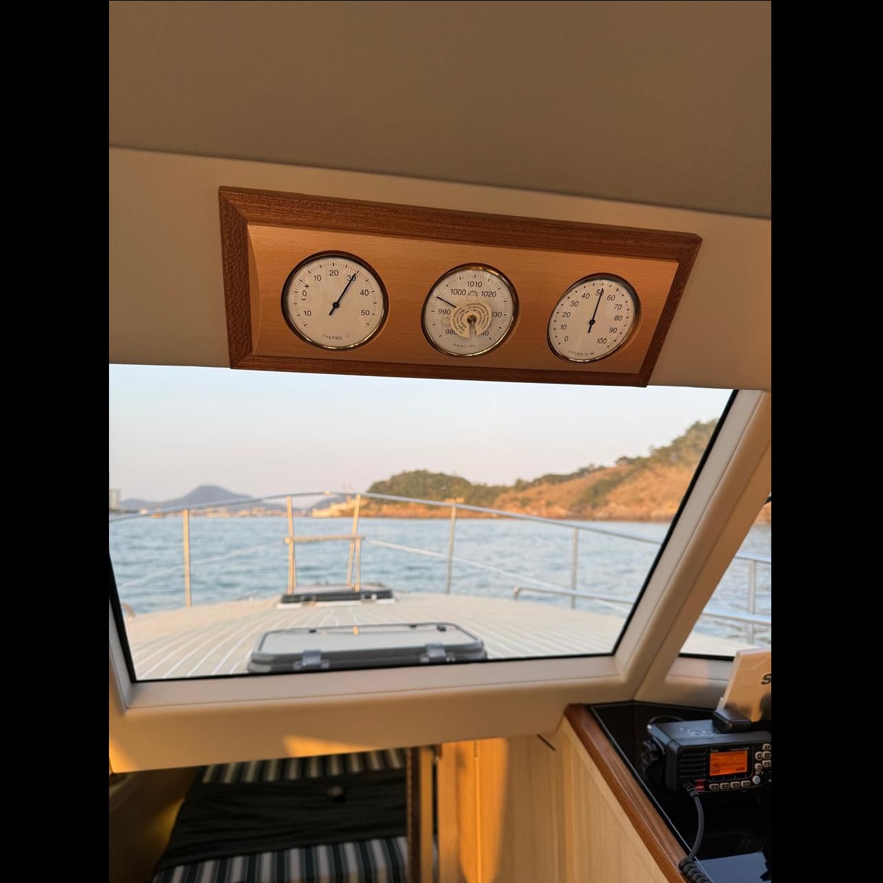 Trawler Euro 1000 Bruce Roberts 35 2010 www.mareconsult.com (10)A