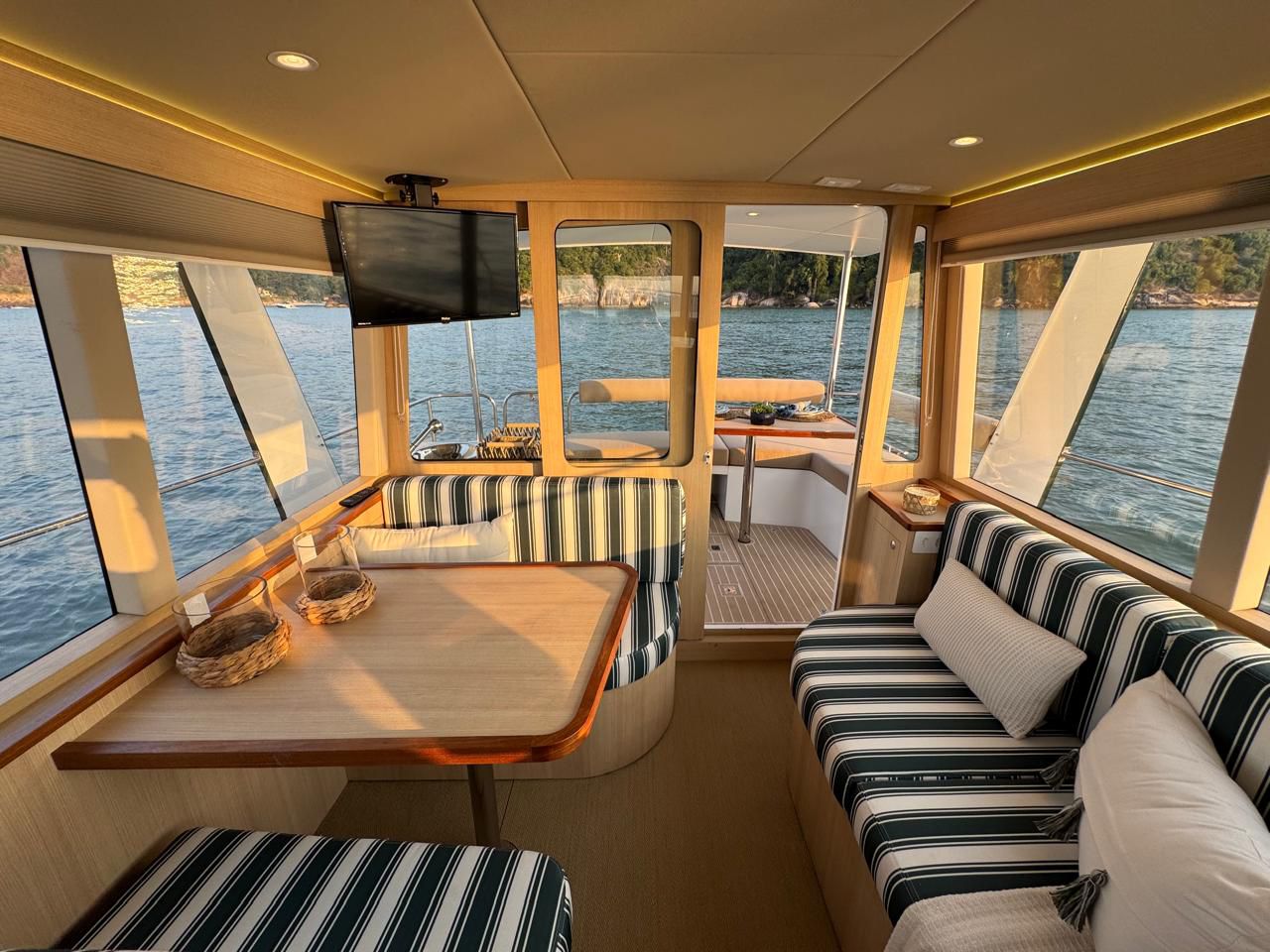 Trawler Euro 1000 Bruce Roberts 35 2010 www.mareconsult.com (14)A