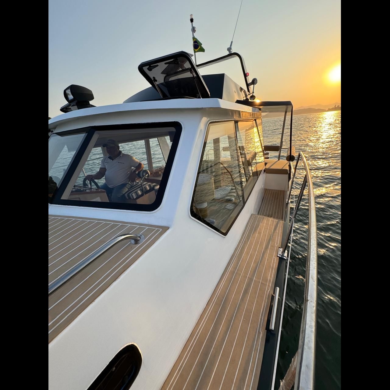 Trawler Euro 1000 Bruce Roberts 35 2010 www.mareconsult.com (2)A