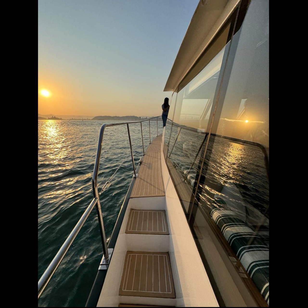 Trawler Euro 1000 Bruce Roberts 35 2010 www.mareconsult.com (3)A