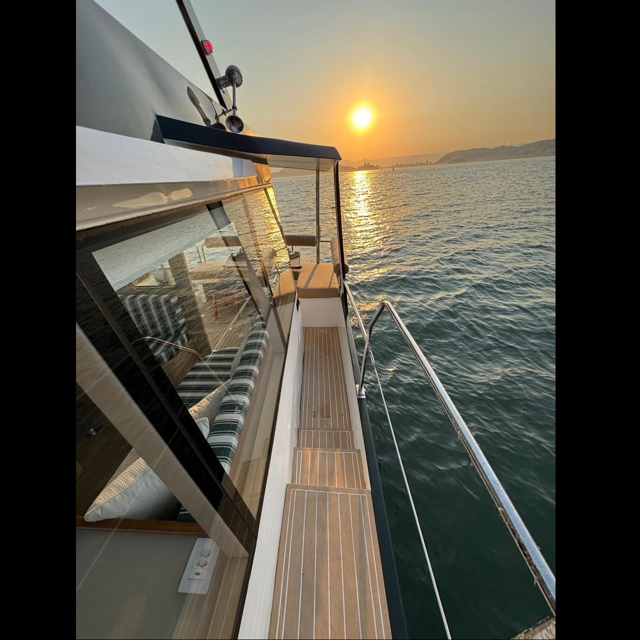 Trawler Euro 1000 Bruce Roberts 35 2010 www.mareconsult.com (4)A