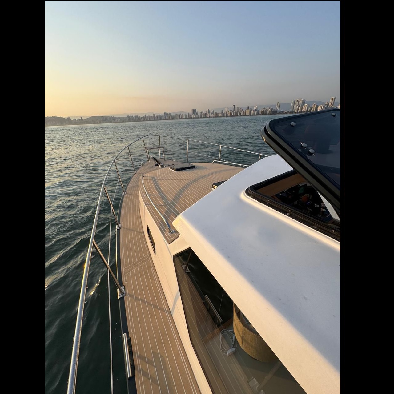 Trawler Euro 1000 Bruce Roberts 35 2010 www.mareconsult.com (5)A