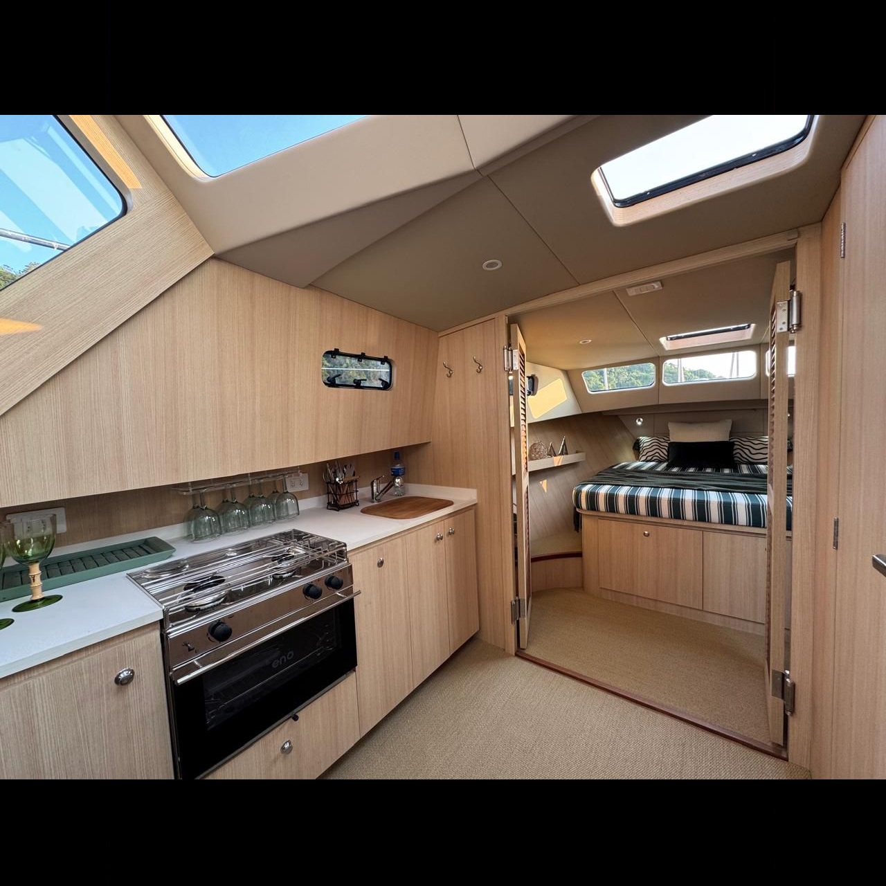 Trawler Euro 1000 Bruce Roberts 35 2010 www.mareconsult.com (6)A