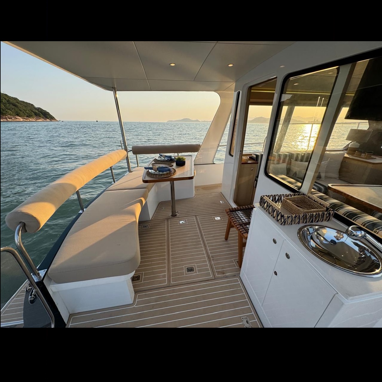 Trawler Euro 1000 Bruce Roberts 35 2010 www.mareconsult.com (9)A