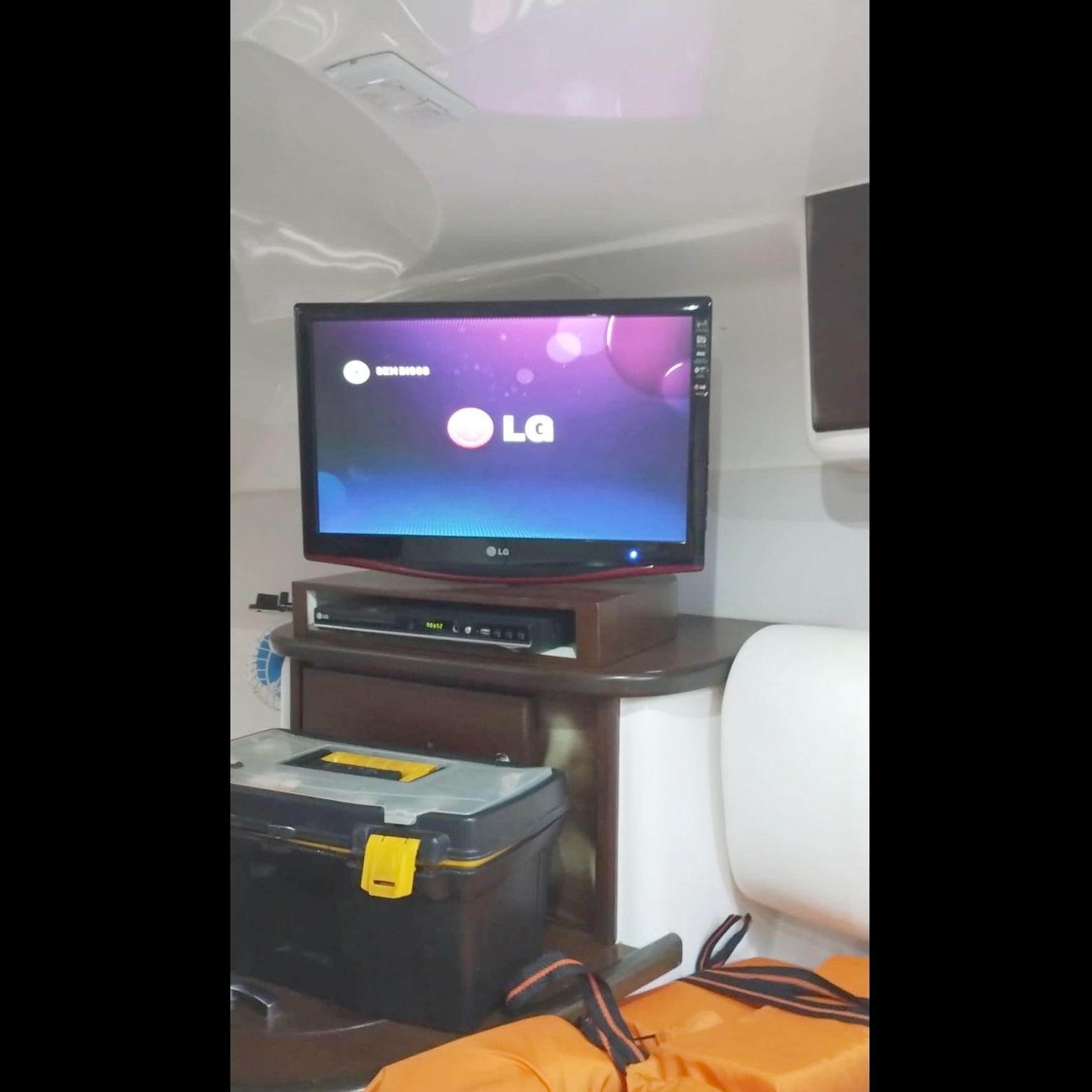 Schaefer Phantom 330 2009 www.mareconsult.com.br (11)