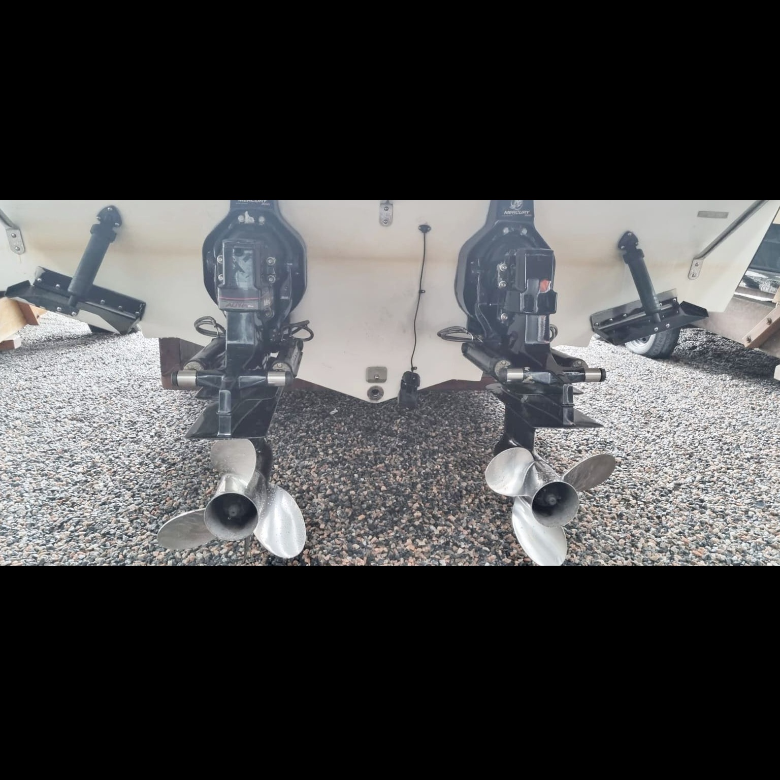 Schaefer Phantom 330 2009 www.mareconsult.com.br (4)