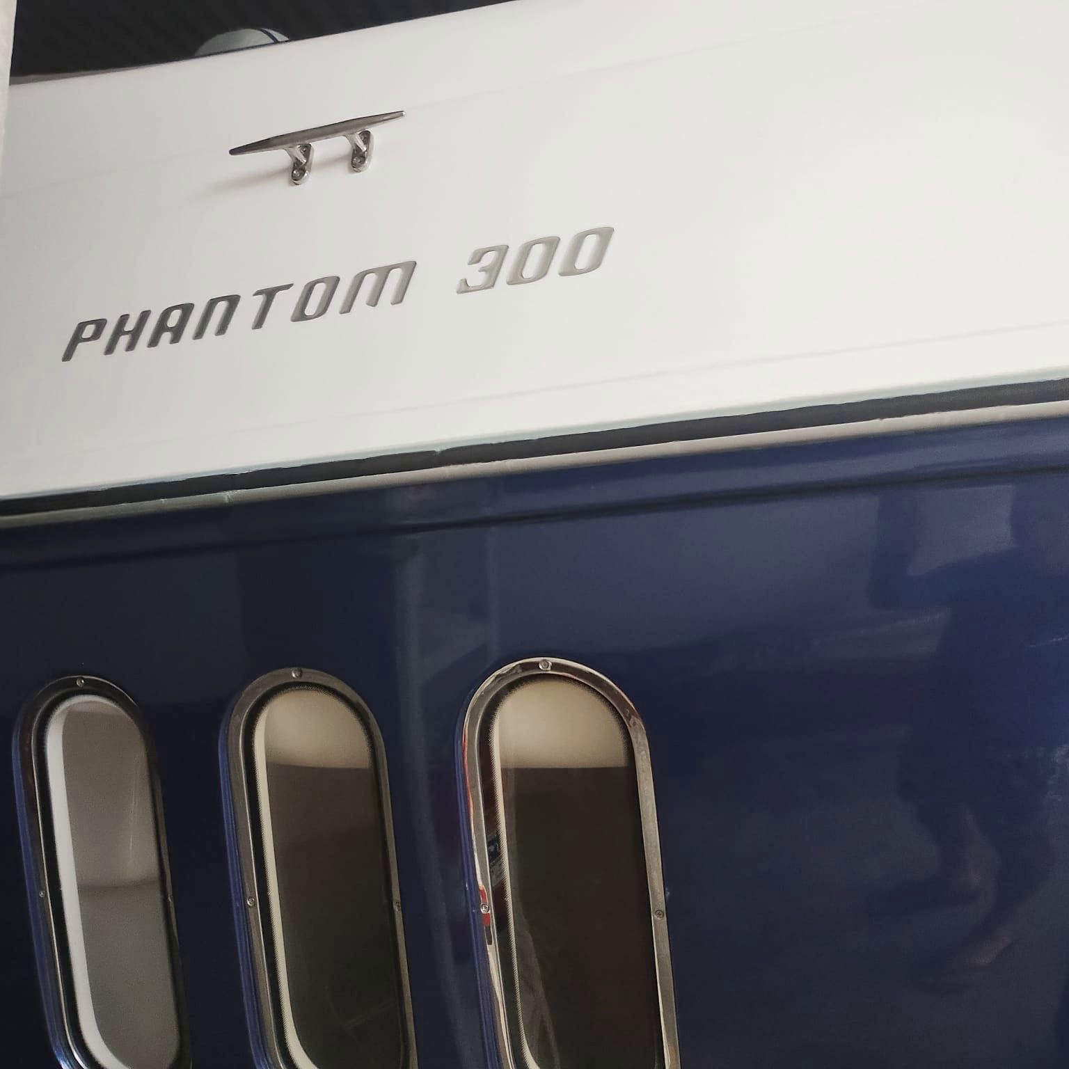 Schaefer Phantom 330 2009 www.mareconsult.com.br (6)