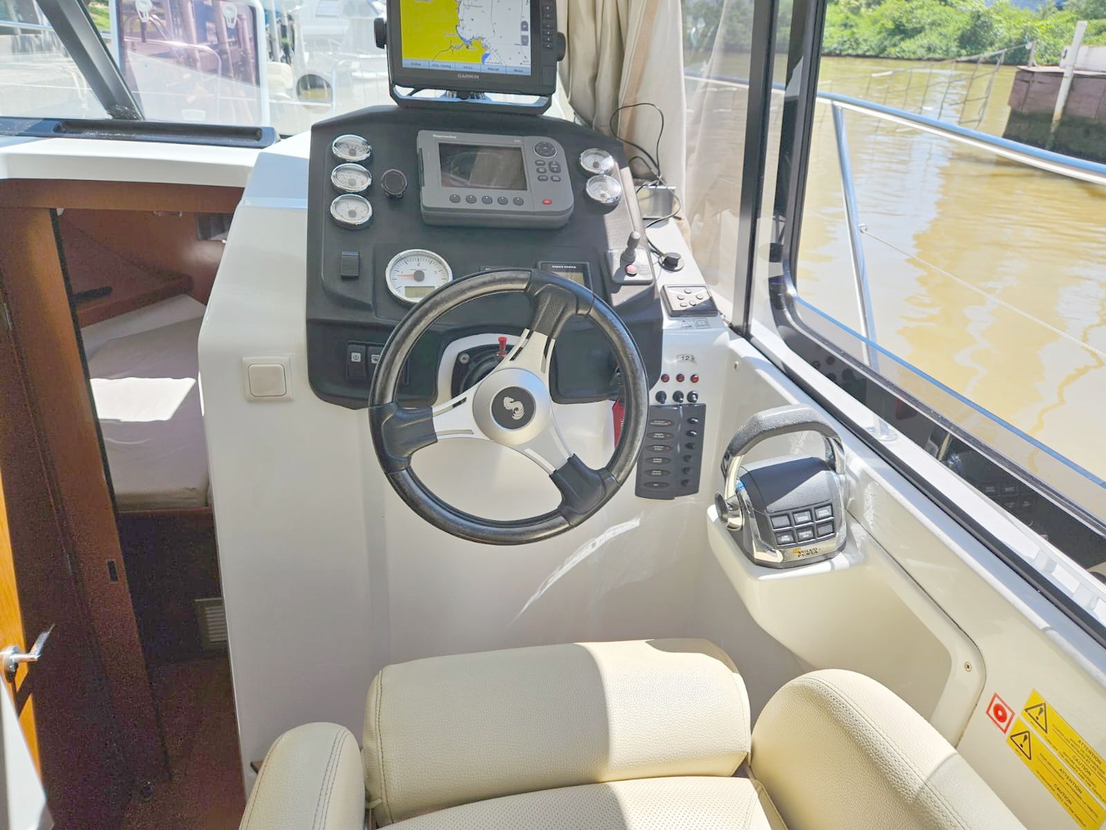 Beneteau Antares 30 2011 www.mareconsult.com.br (18)a