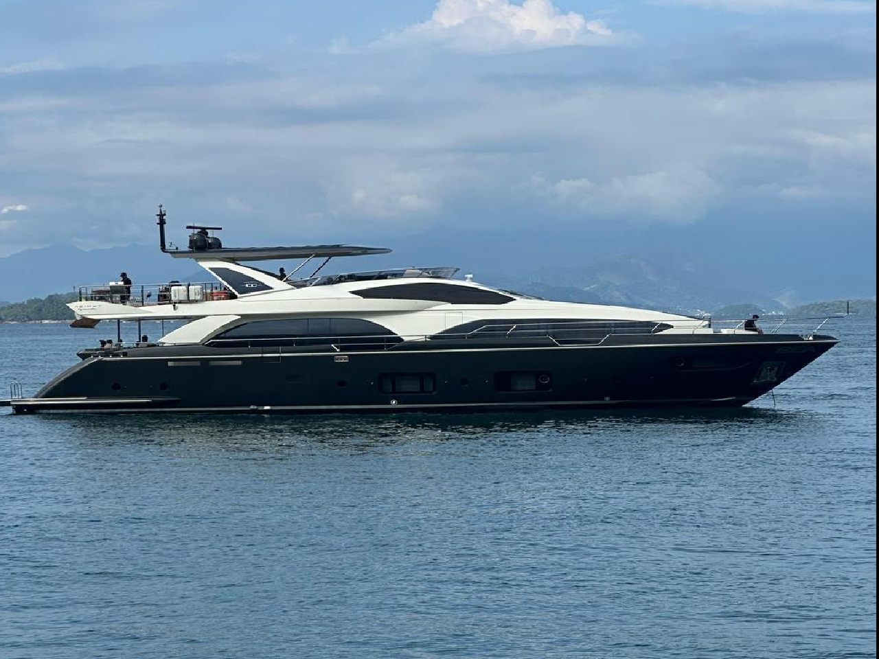Azimut 100 F Grande www.mareconsult.com (2)