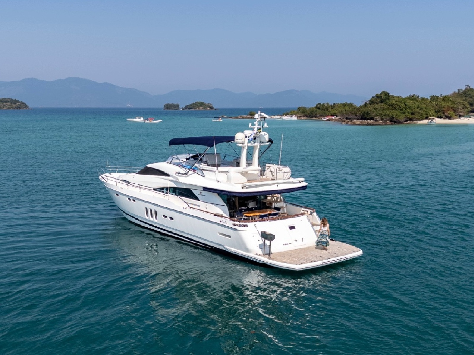 Fairline Squadron 70 2009 www.mareonsult.com.br (6)