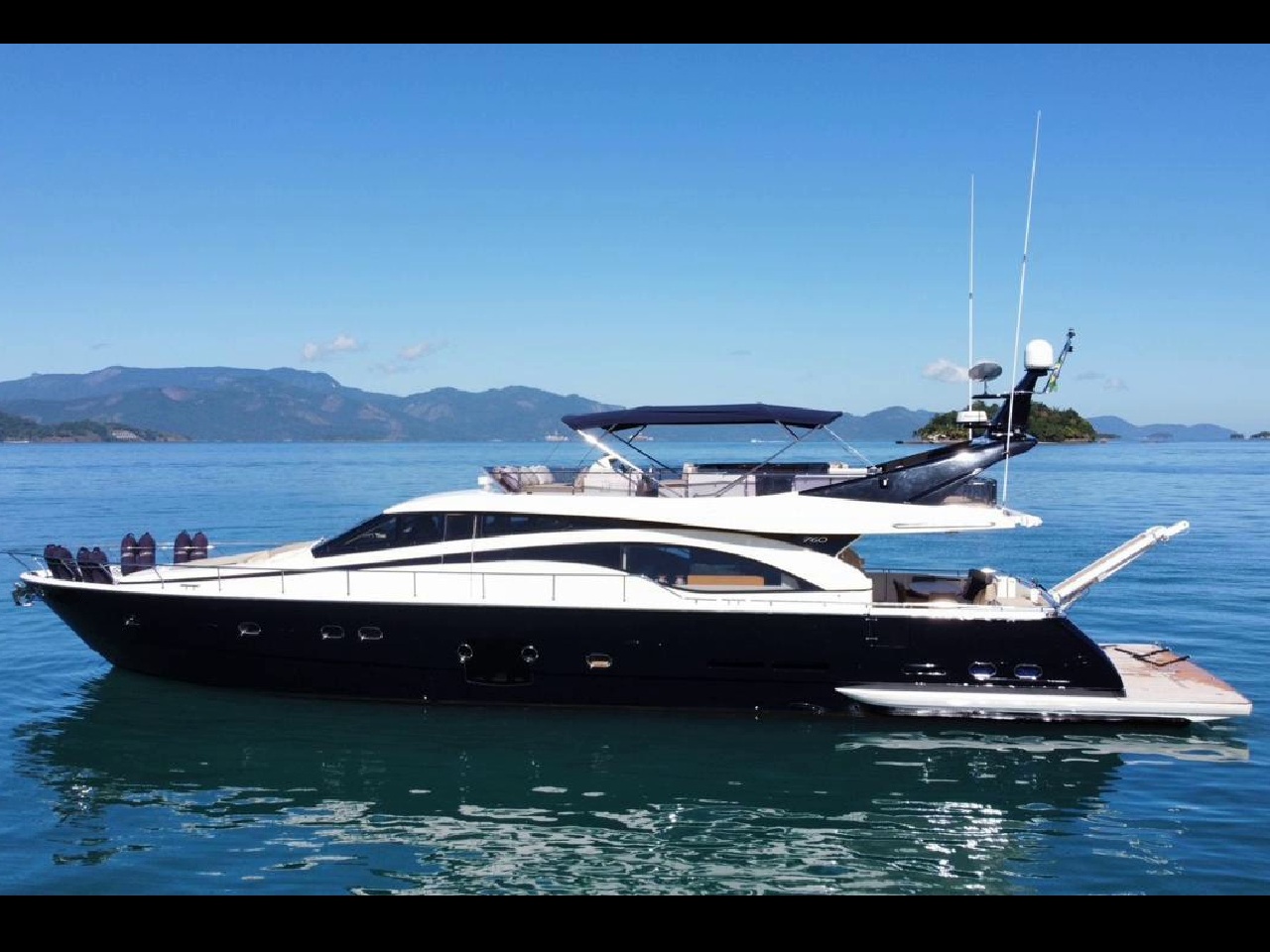 Ferretti 78 2008 www.mareconsult.com (4)