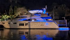 Fairline Squadron 78 2013 www.mareconsult.com.br (3)