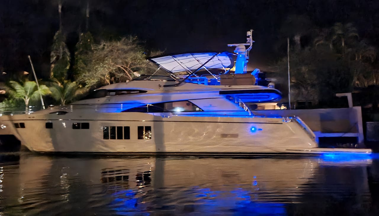 Fairline Squadron 78 2013 www.mareconsult.com.br (3)