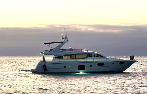 FERRETTI 660 2015